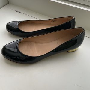 JCREW Mid 2000s Black Patent low Gold heeled flats sz 8.5